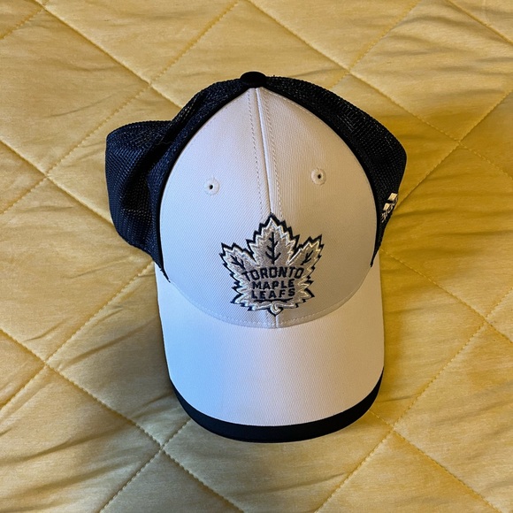 Toronto maple leafs adidas hat men’s small/medium navy outdoor game - Picture 5 of 9